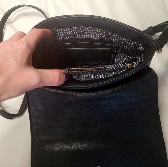 ⚡️EVERYTHING MUST GO⚡️Crossbody purse⚡️WHOLE PAGE $25 &UNDER⚡️ - Picture 3 of 7